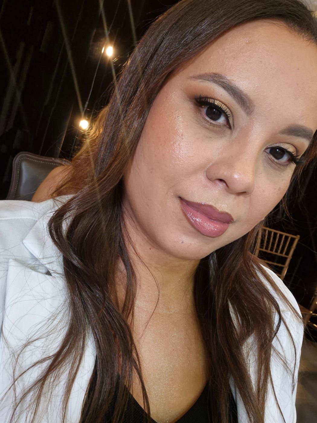 Caro, maquilladora profesional de Carosalinas MakeUp, en su estudio de maquillaje en Medellín